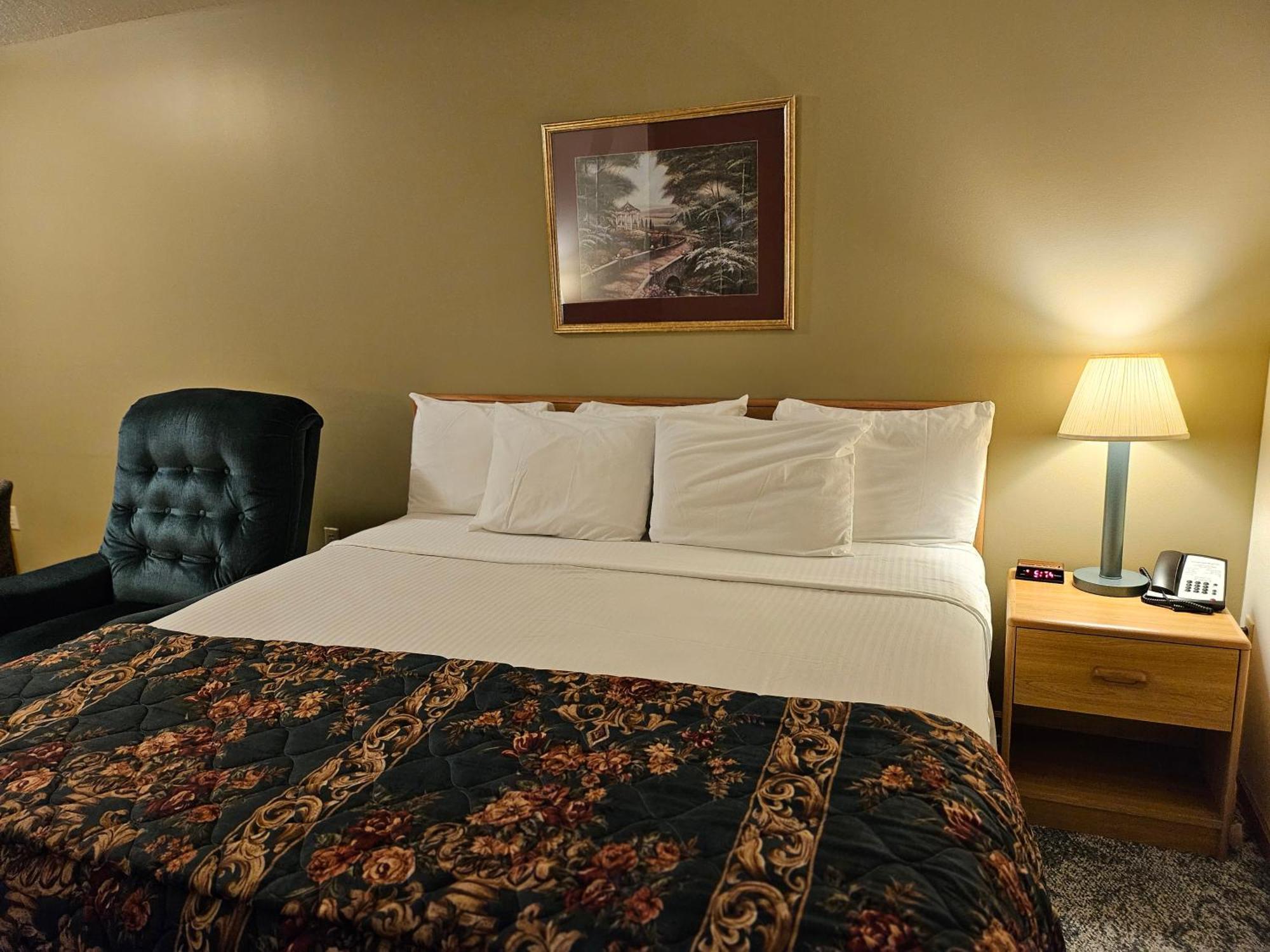 Lincoln Host Motor Inn Есканаба Номер фото