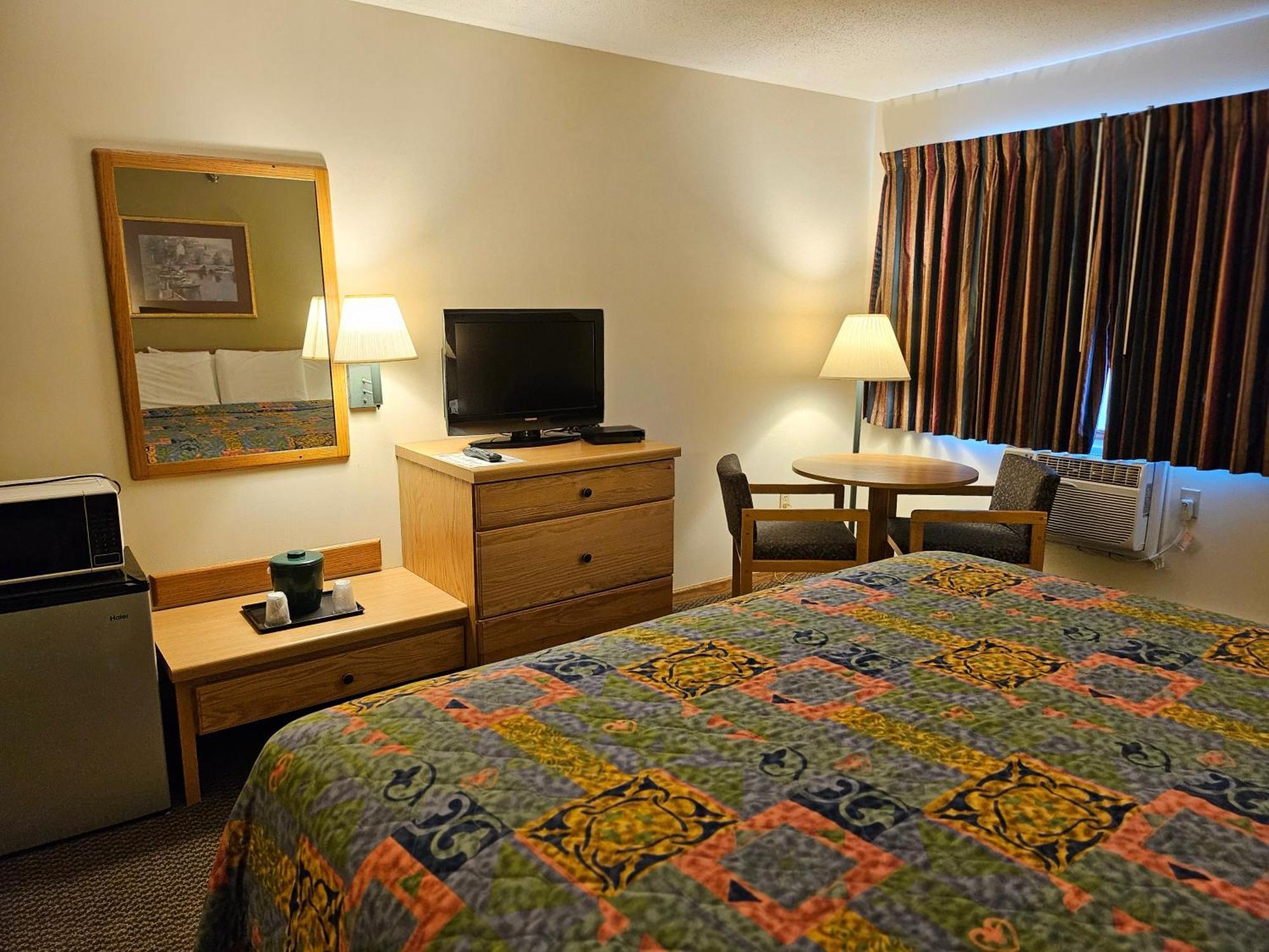 Lincoln Host Motor Inn Есканаба Номер фото